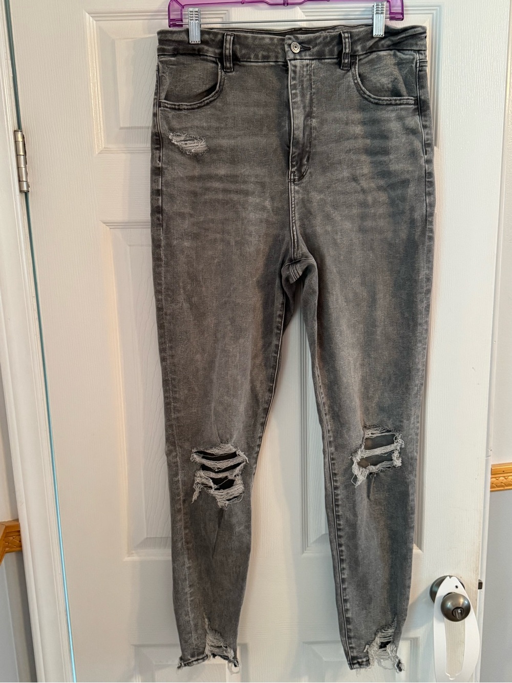 American Eagle Outfitters Skinny Ripped Washed Gray Jeans
